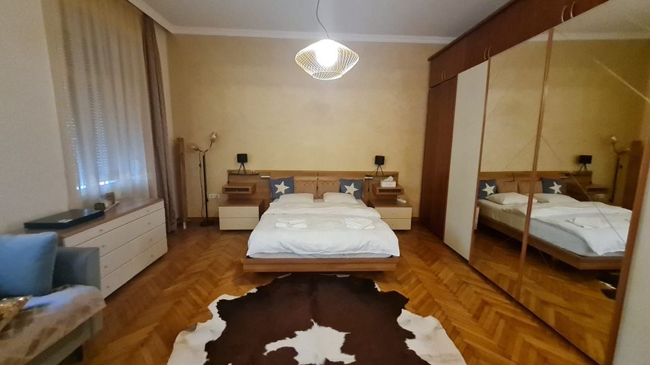 Vila deosebitǎ în zona centrala - Poză 4