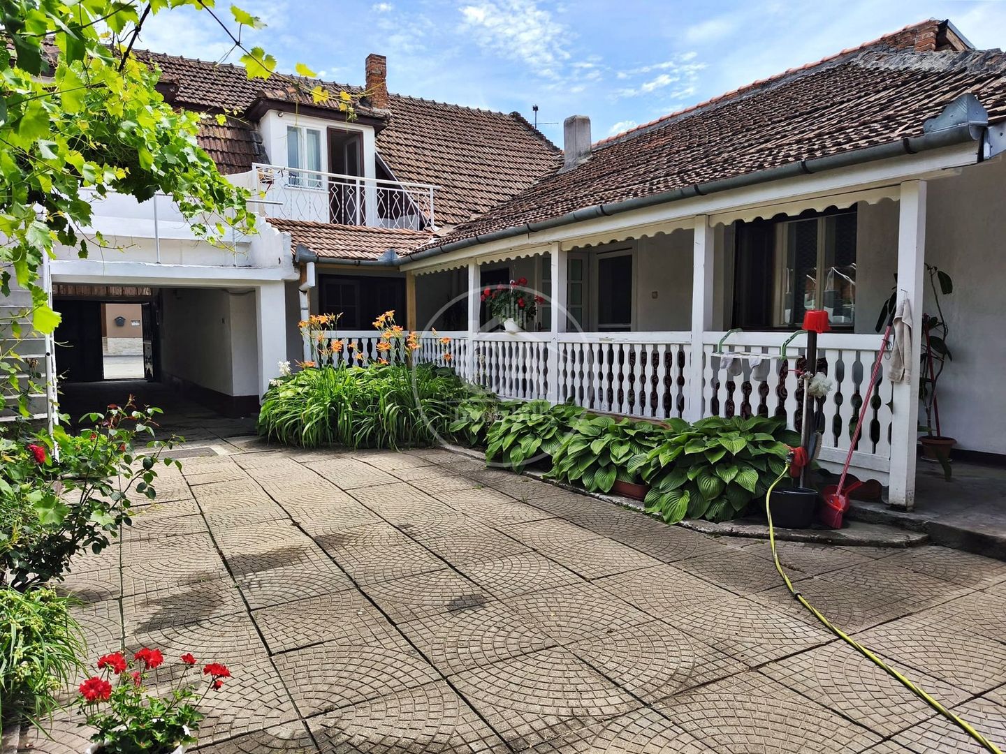 Casa de vânzare cu 7 camere de tip P+M in Sanmartin, Bihor - Poză 2