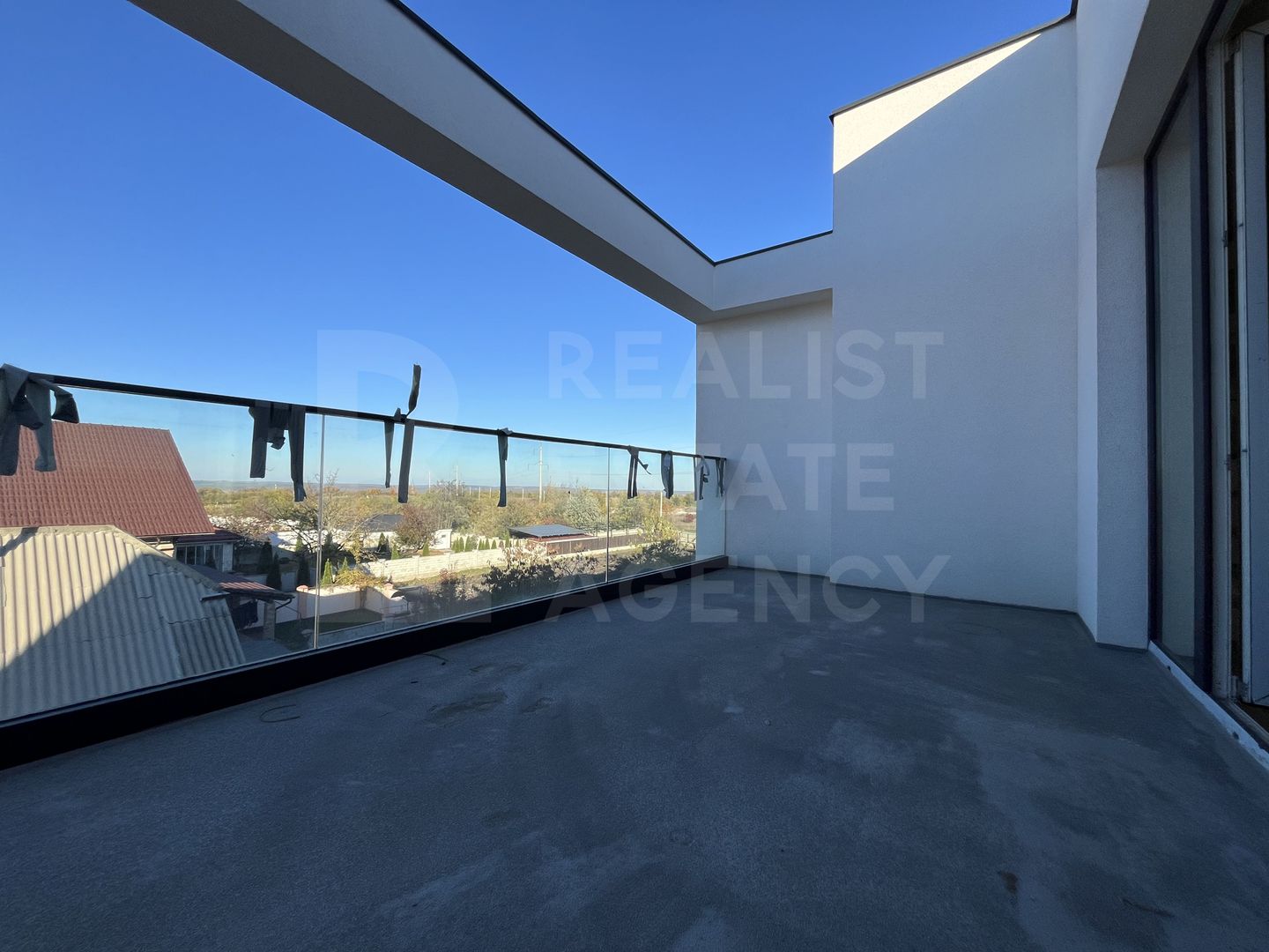 Vânzare, townhouse, 3 nivele, 6 camere, str. Salcîmilor, com. Stăuceni - Poză 2