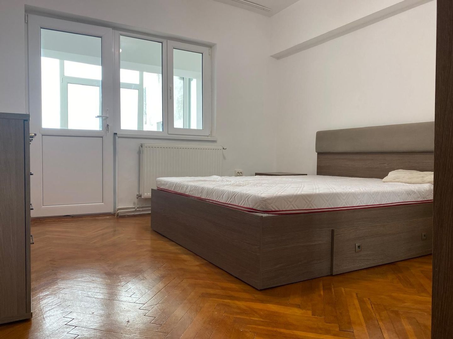 Închiriere apartament cu 4 camere, spatiu generos– Centru, Târgoviște - Poză 4