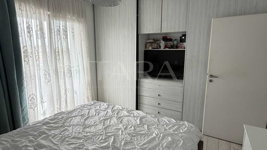 Apartament modern cu terasă generoasă și parcare subterană. - Poză 4