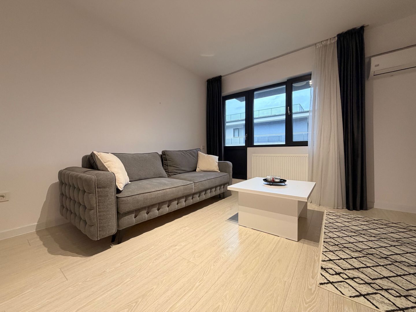 APARTAMENT 2 CAMERE | MOBILAT + UTILAT | LOC DE PARCARE - Poză 1