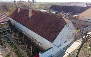 Casă  Sântana cu 3 camere și panouri fotovoltaice - Poză 9