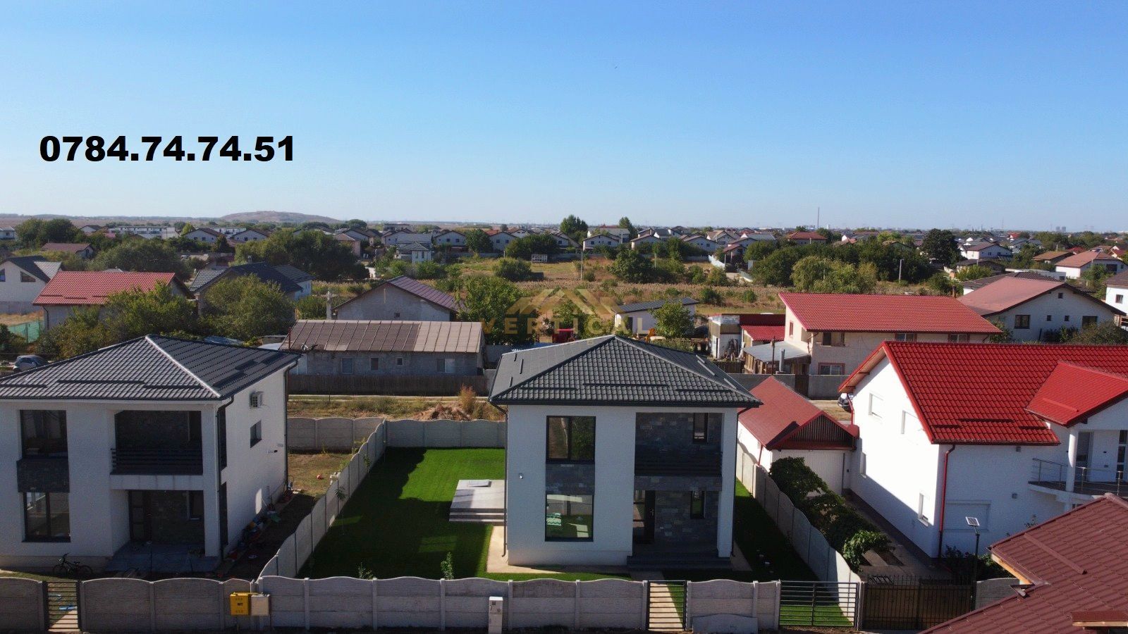 Vila in centrul comunei Berceni - Poză 1