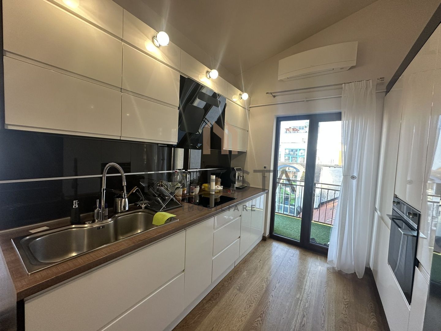 Apartament 4 camere cu 4 balcoane si 2 parcari zona Dorobantilor! - Poză 9