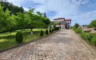 Conac cu piscina - 1810 mp - Poză 1