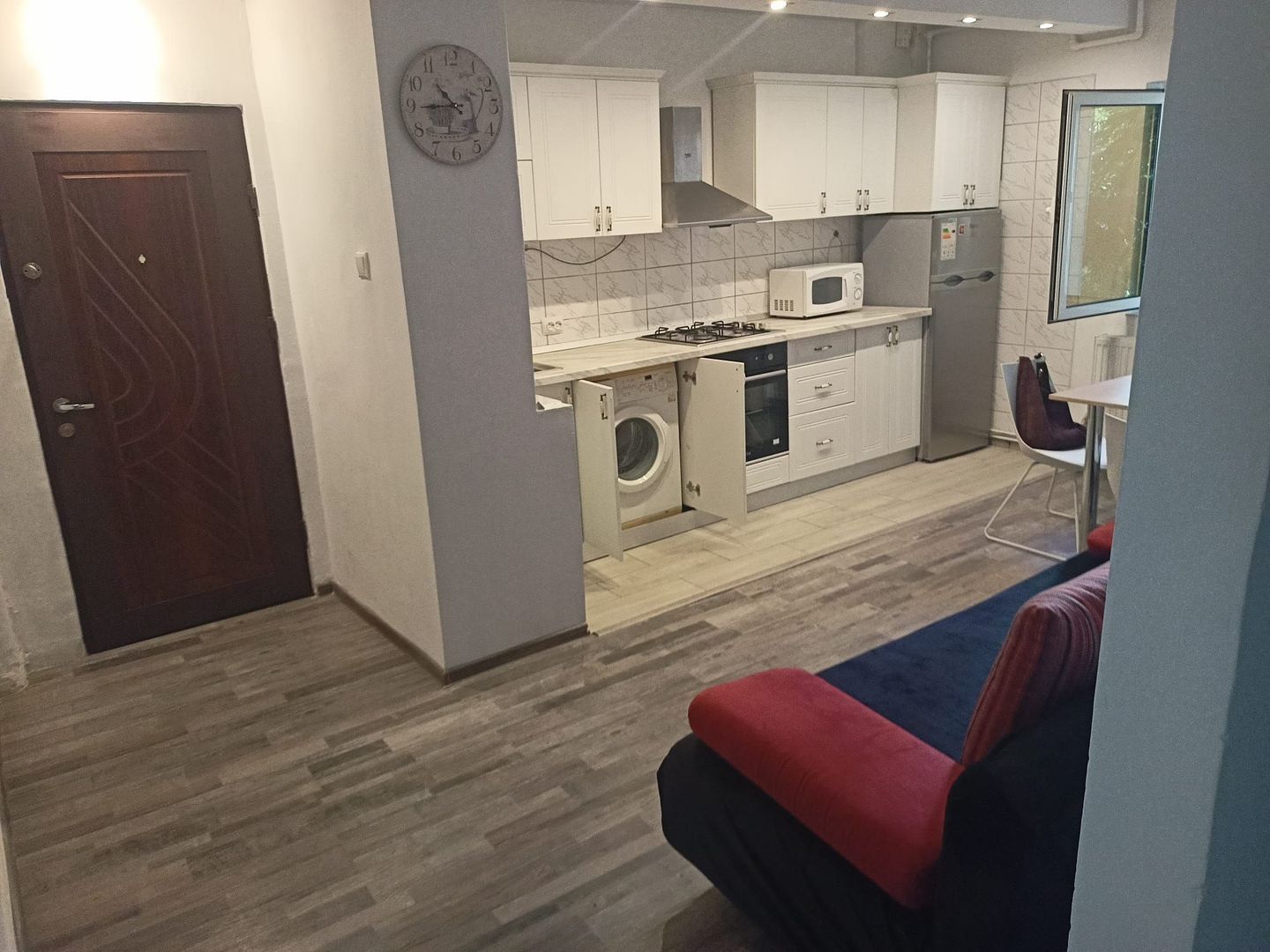 De inchiriat! Apartament 2 camere decomandate in Plopilor - Poză 3