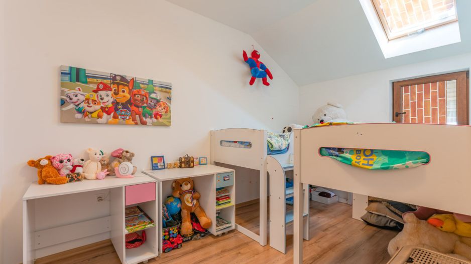 Casa insiruita compusa din 4 camere in Sanpetru - Poză 14