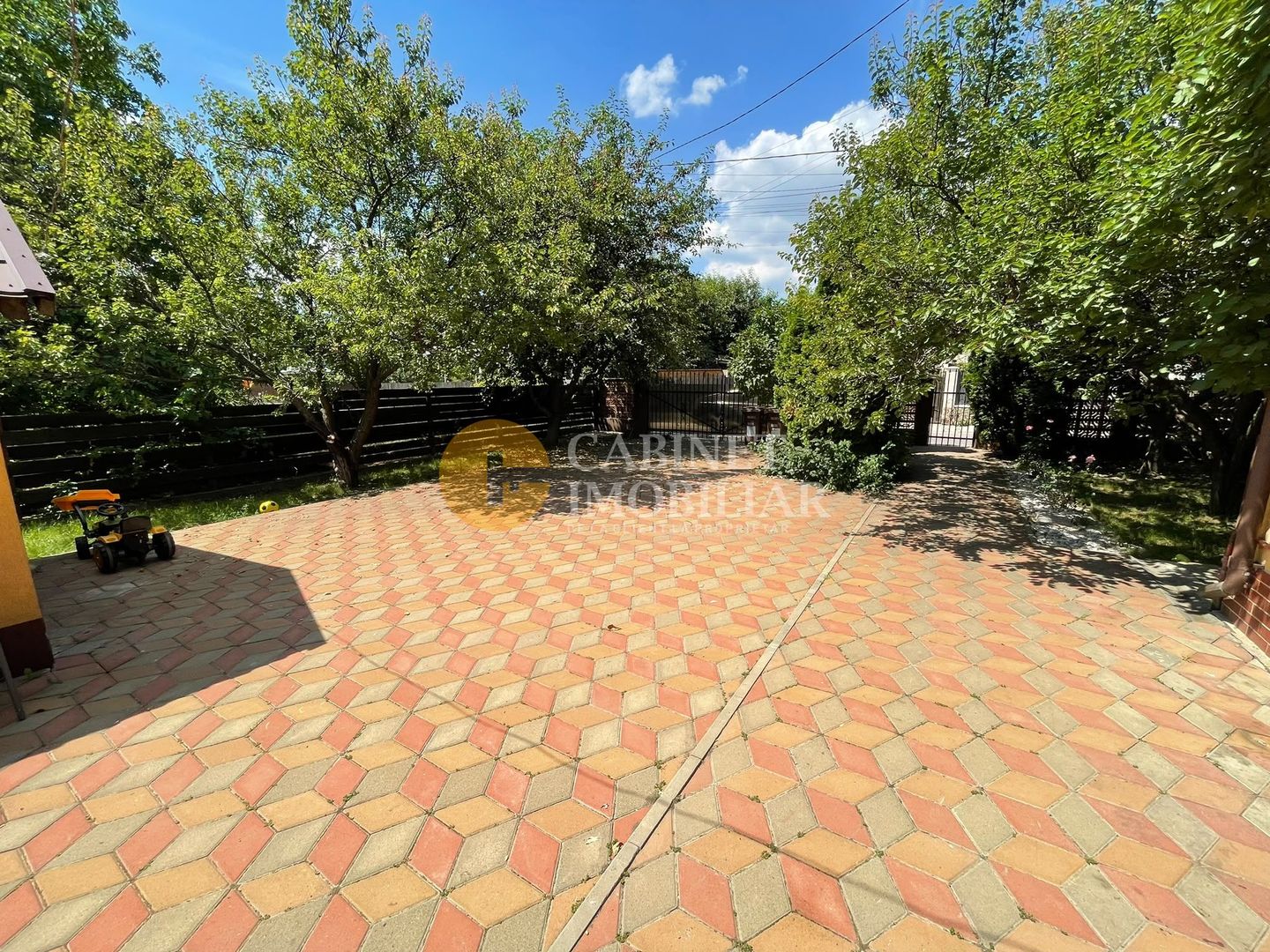 Casă Duplex Integral (Ambele Părți) - 325mp Utili, 1000mp Teren, Asfalt - Poză 4