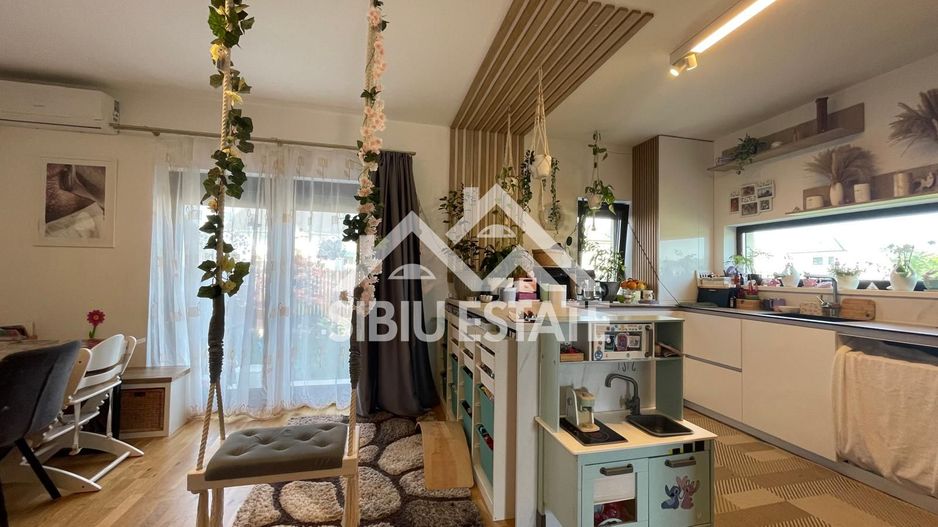 Duplex elegant cu 5 camere, 2 bai, curte in Cristian - Poză 25