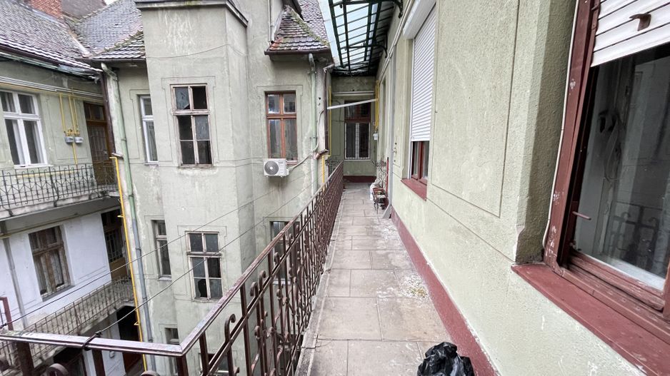 Apartament in zona centrala - Poză 1