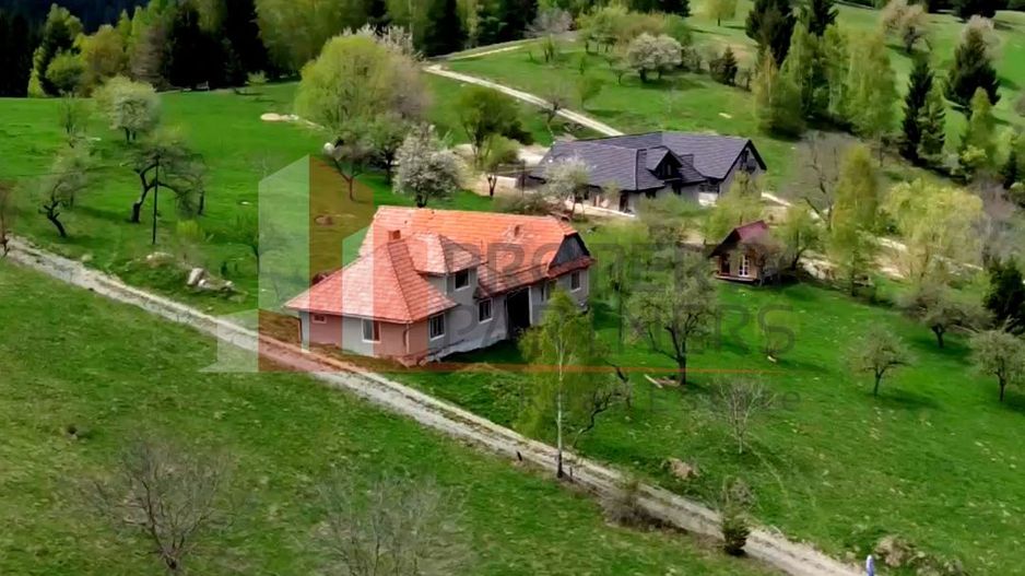 Casă tradițională sat Poarta, comuna Bran teren 1000 mp - Poză 2