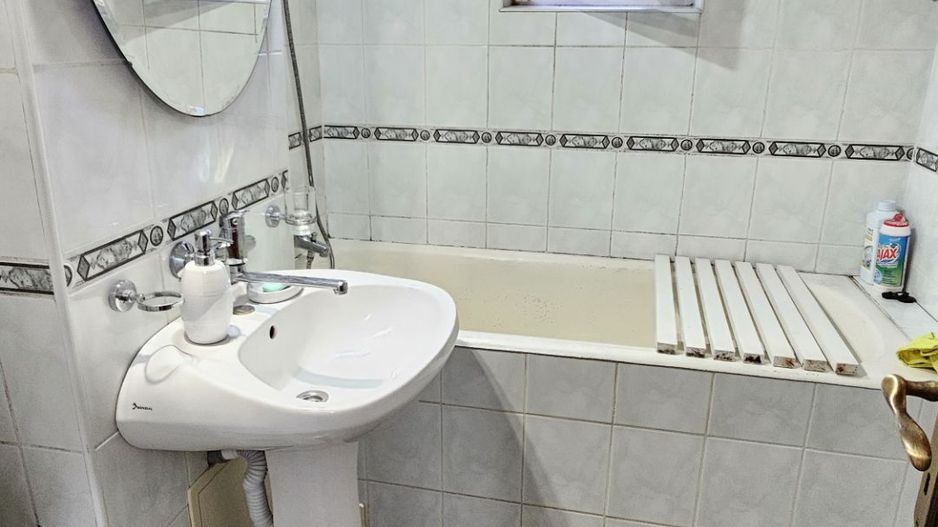 DE ÎNCHIRIAT - Apartament cu 3 camere, mobilat și utilat, zona TRAIAN; - Poză 6