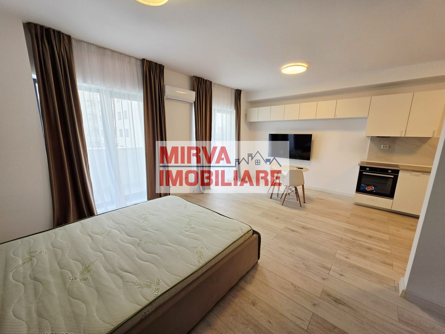 Studio decomandat de închiriat – mobilat si utilat | parcare inclusă - Poză 2