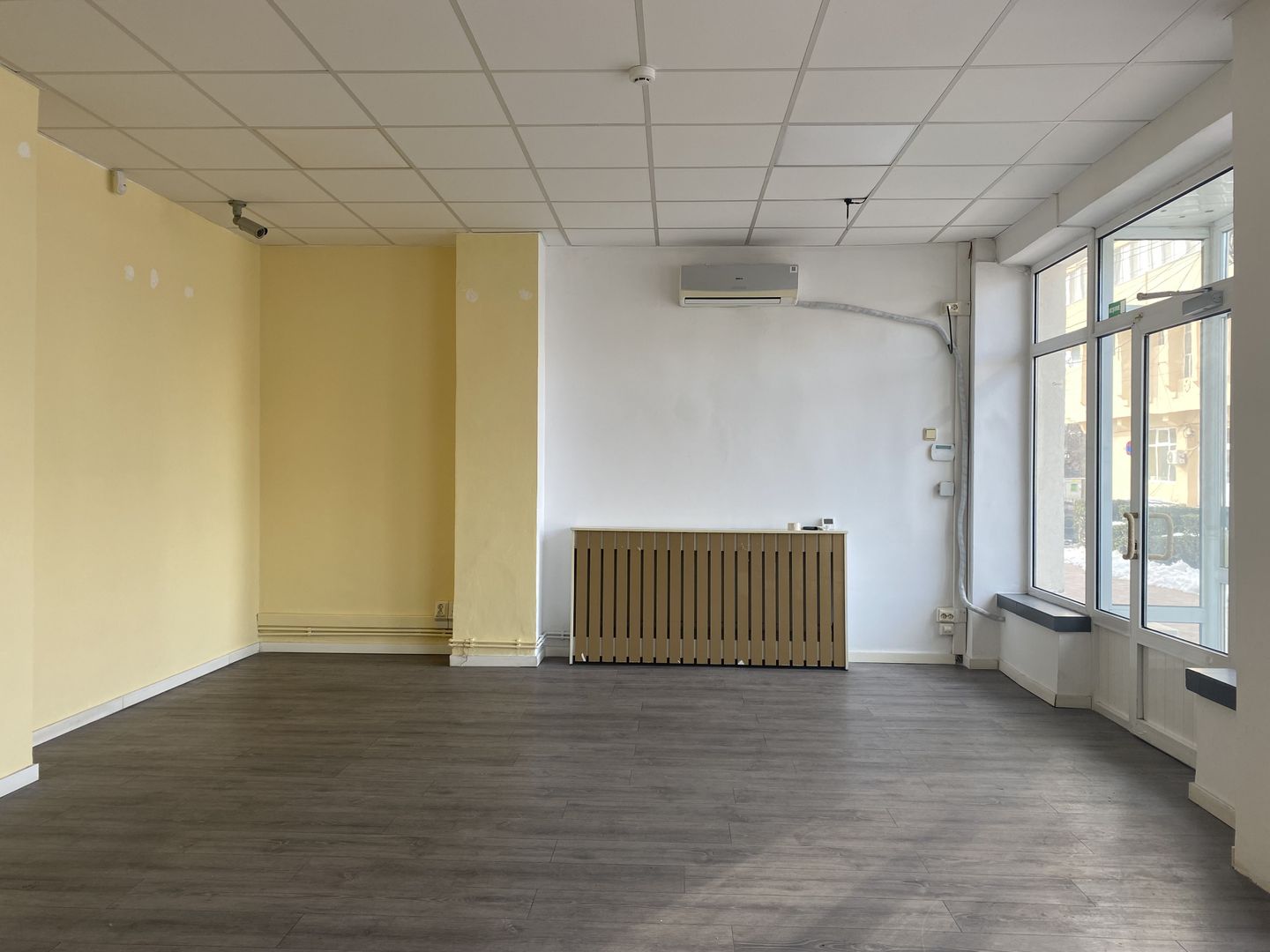 Oportunitate! Vanzare spatiu comercial in centrul orasului Targoviste! - Poză 1