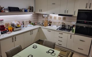 Casă cu piscină interioară -Turnișor - Poză 2