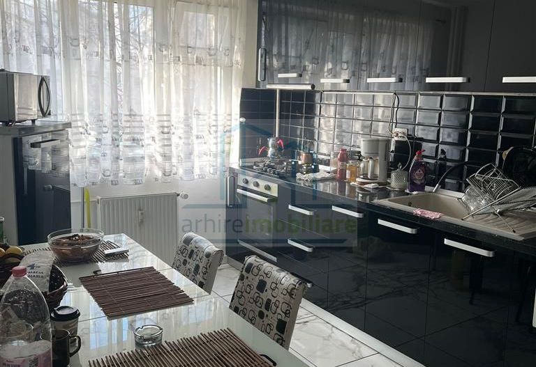 Apartament 3 camere  complet mobilat si utilat   etj 1 din 10  70mp - Poză 4