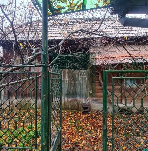 Casă cu teren de 1.000 m² – utilități complete, ideală pentru renovare - Poză 9