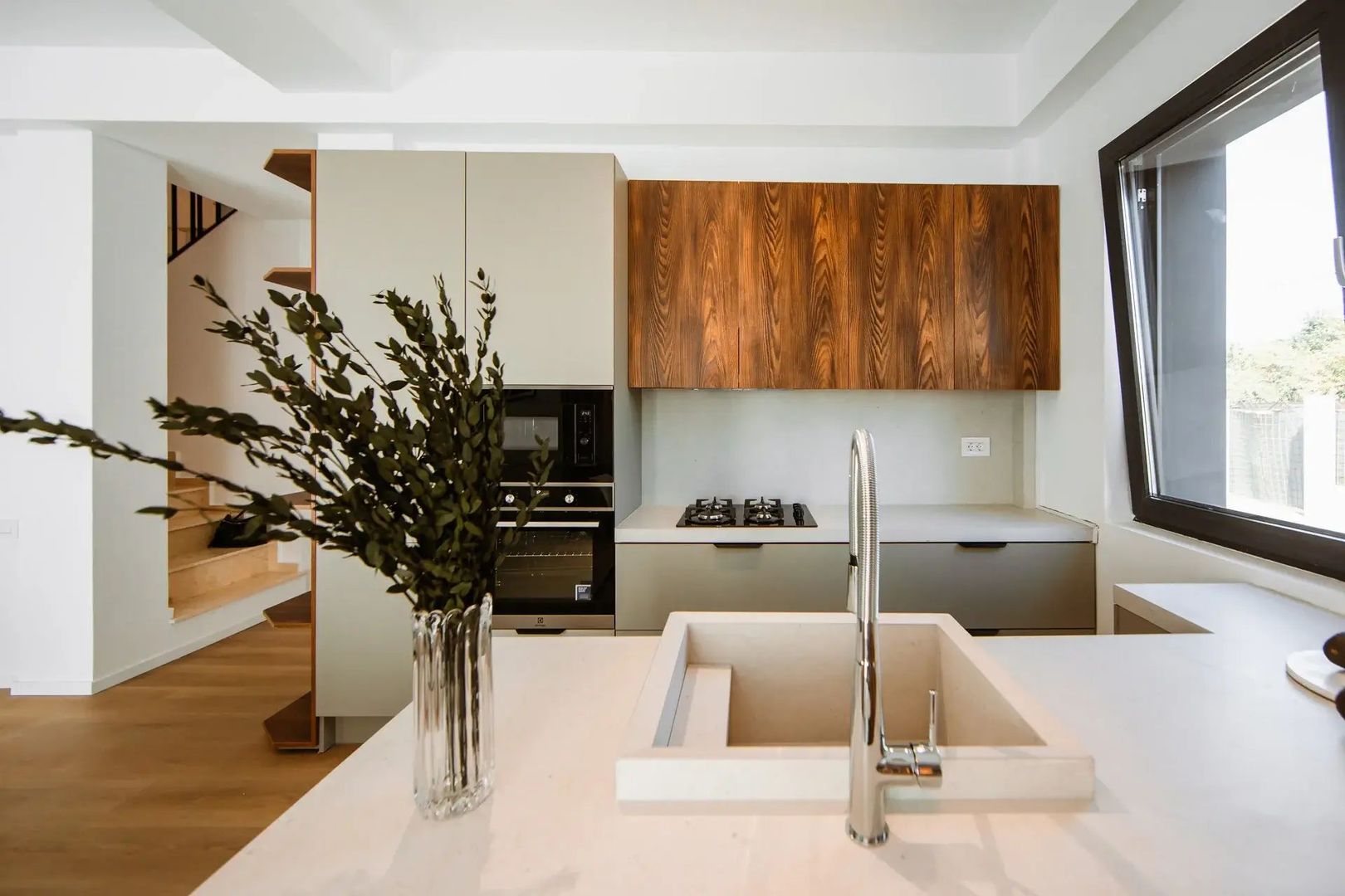 VILĂ INDIVIDUALĂ CU PANOURI FOTOVOLTAICE | COMPLEX CU PISCINA | TUNARI - Poză 4