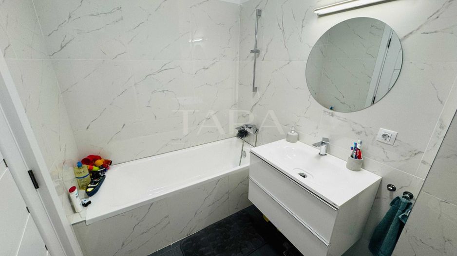 Apartament modern cu 4 camere, terasă panoramică de 38 mp. - Poză 5