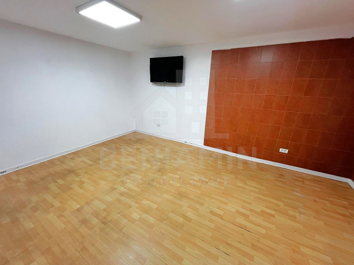 Casa 63mp- 2 Camere-Curte 65mp- Centrala Termica-AC-Zona Autogara - Poză 4