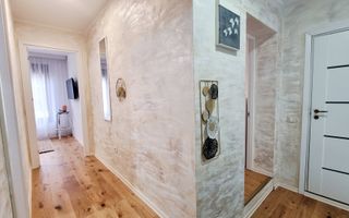 CASĂ DE VÂNZARE ÎN SIBIU, SINGUR ÎN CURTE, 4 CAMERE, 2 BĂI, RENOVATĂ - Poză 11