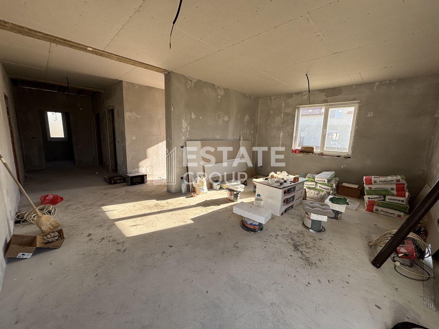 Casa individuala cu 4 camere in Mosnita Noua zona Castel - Poză 12