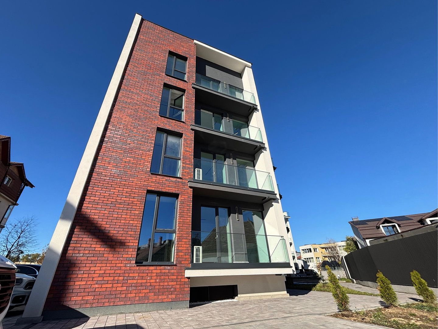 Apartament PREMIUM 3 camere cu GARAJ si boxa - zona Centrala - Poză 15