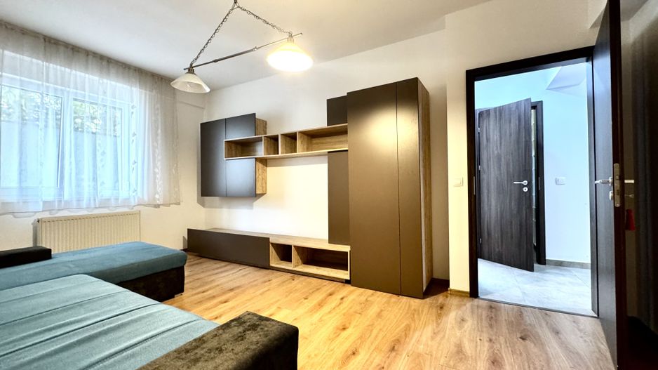 Apartment 2 camere, decomandat,  loc de parcare, Complexul Studențesc - Poză 1