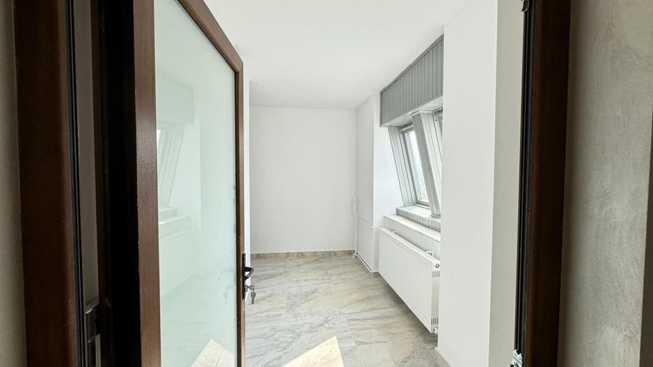 Spatii comerciale moderne de inchiriat, in cladire recent renovata - Poză 23