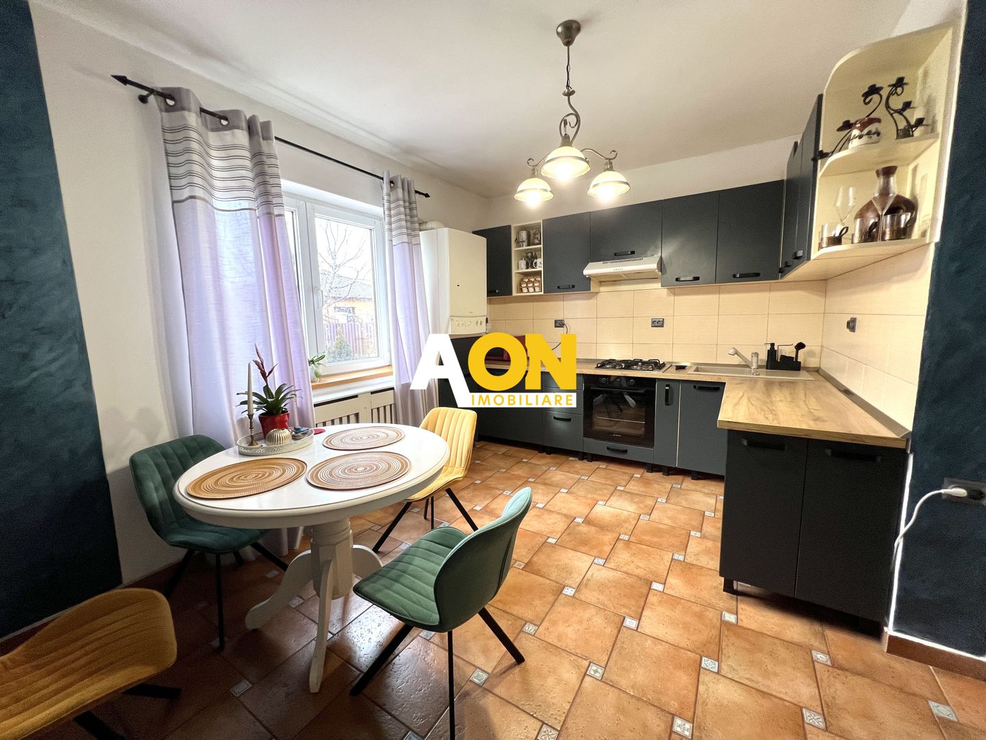 Casa de vanzare - 5 Camere, 2 Bai,  Garaj, 1000mp Teren - Poză 9