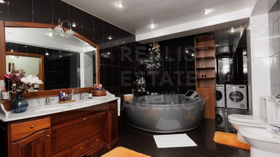 Vânzare, penthouse cu suprafața de 227 mp, str. Romană, Ungheni - Poză 24