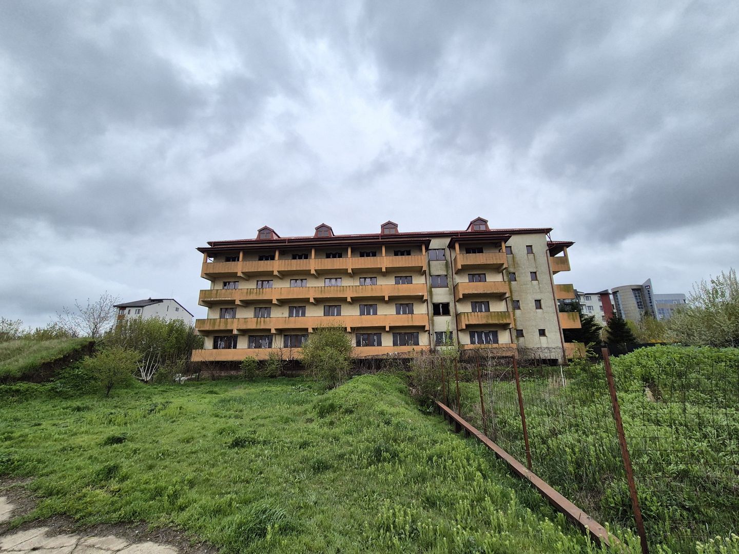 Cladire  S+P+3+M - 1762,18 mp + teren 1608 mp - Lacul Morii - Poză 4