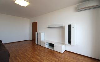 Aradului; decomandat, bucatarie inchisa. Parcare privata inclusa. - Poză 4