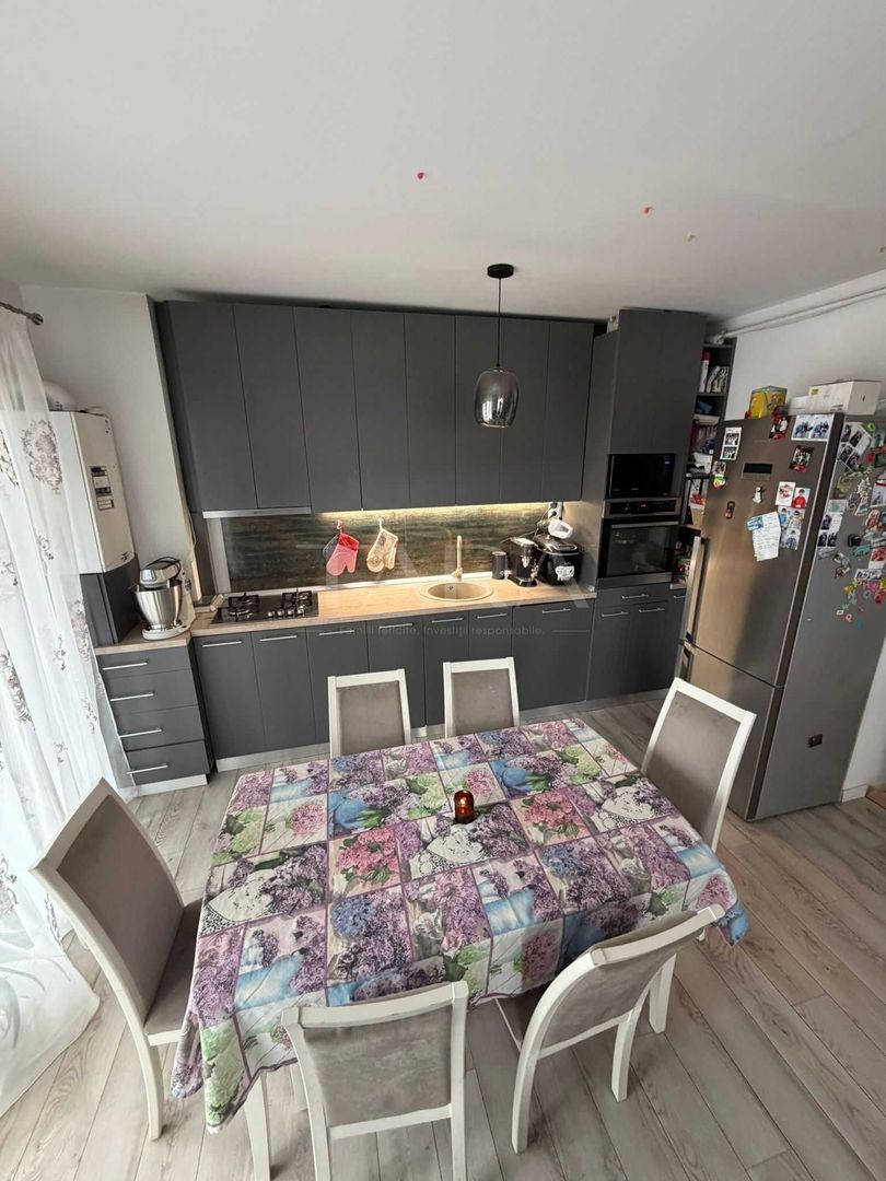 Apartament modern cu terasă generoasă și parcare subterană. - Poză 2