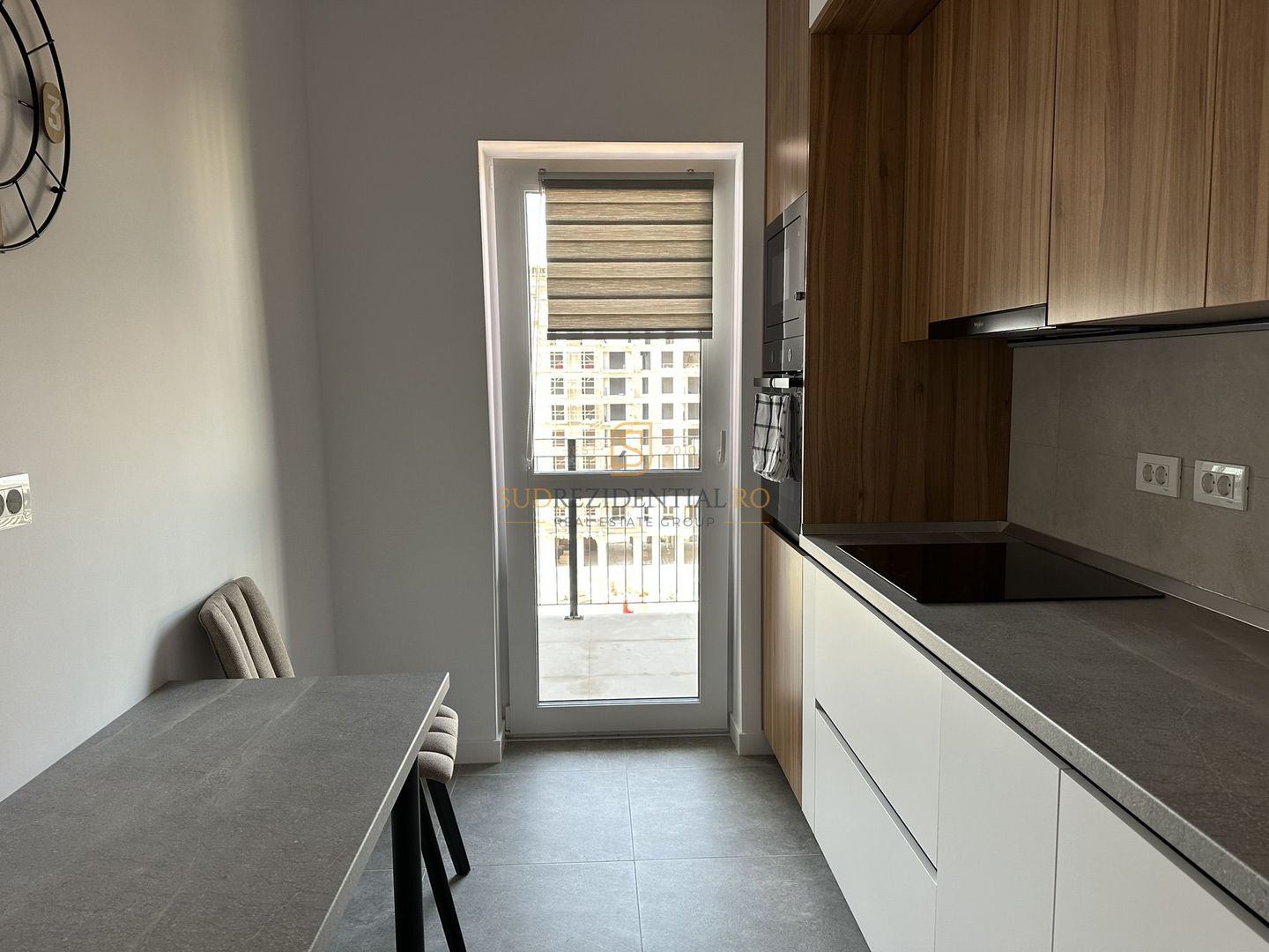 De închiriat 2 camere, Vienna Parkside, Mobilat + Parcare - Poză 3