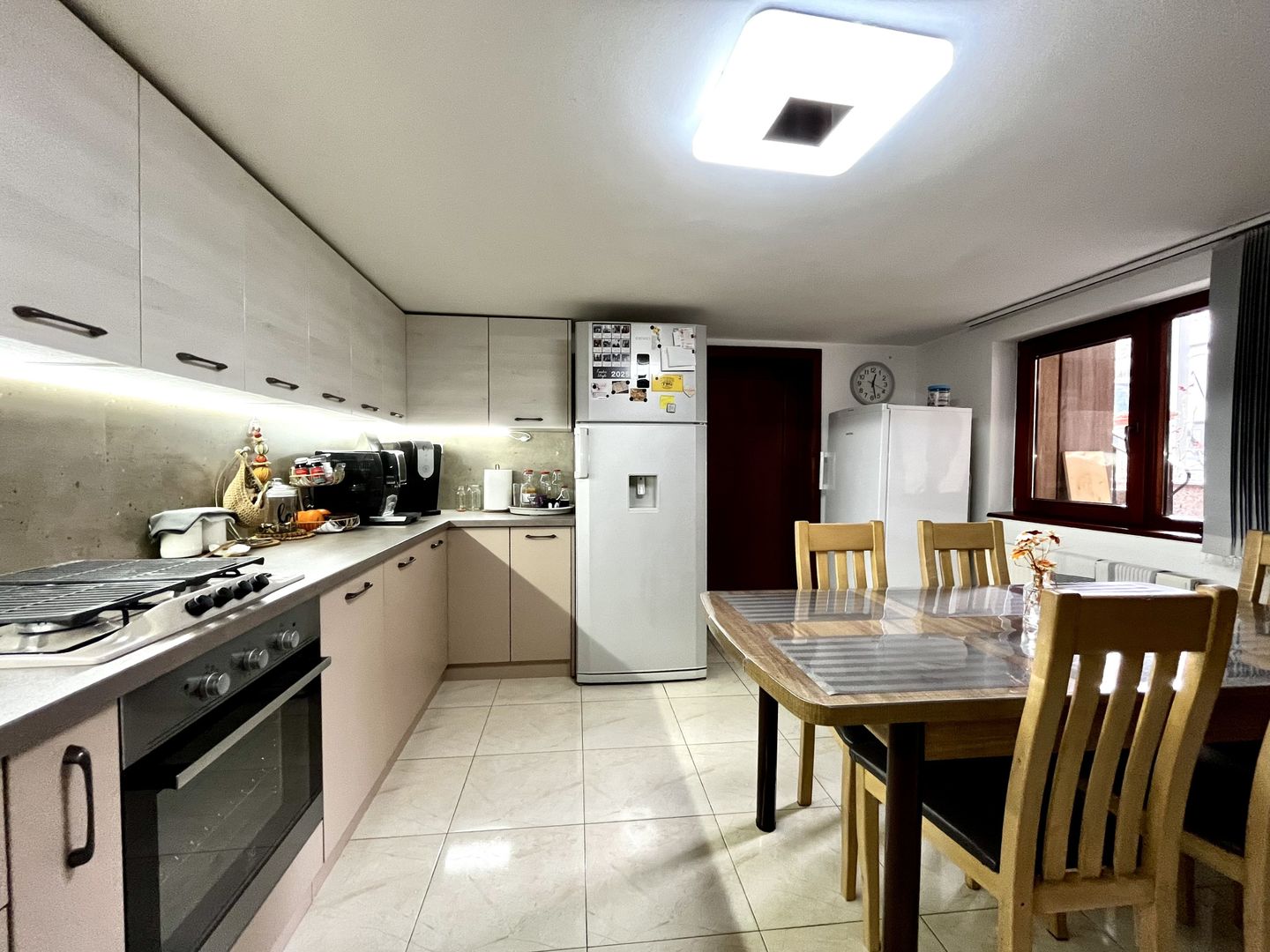 Casa spațioasă și primitoare cu garaj dublu, în Braytim – Soarelui - Poză 29