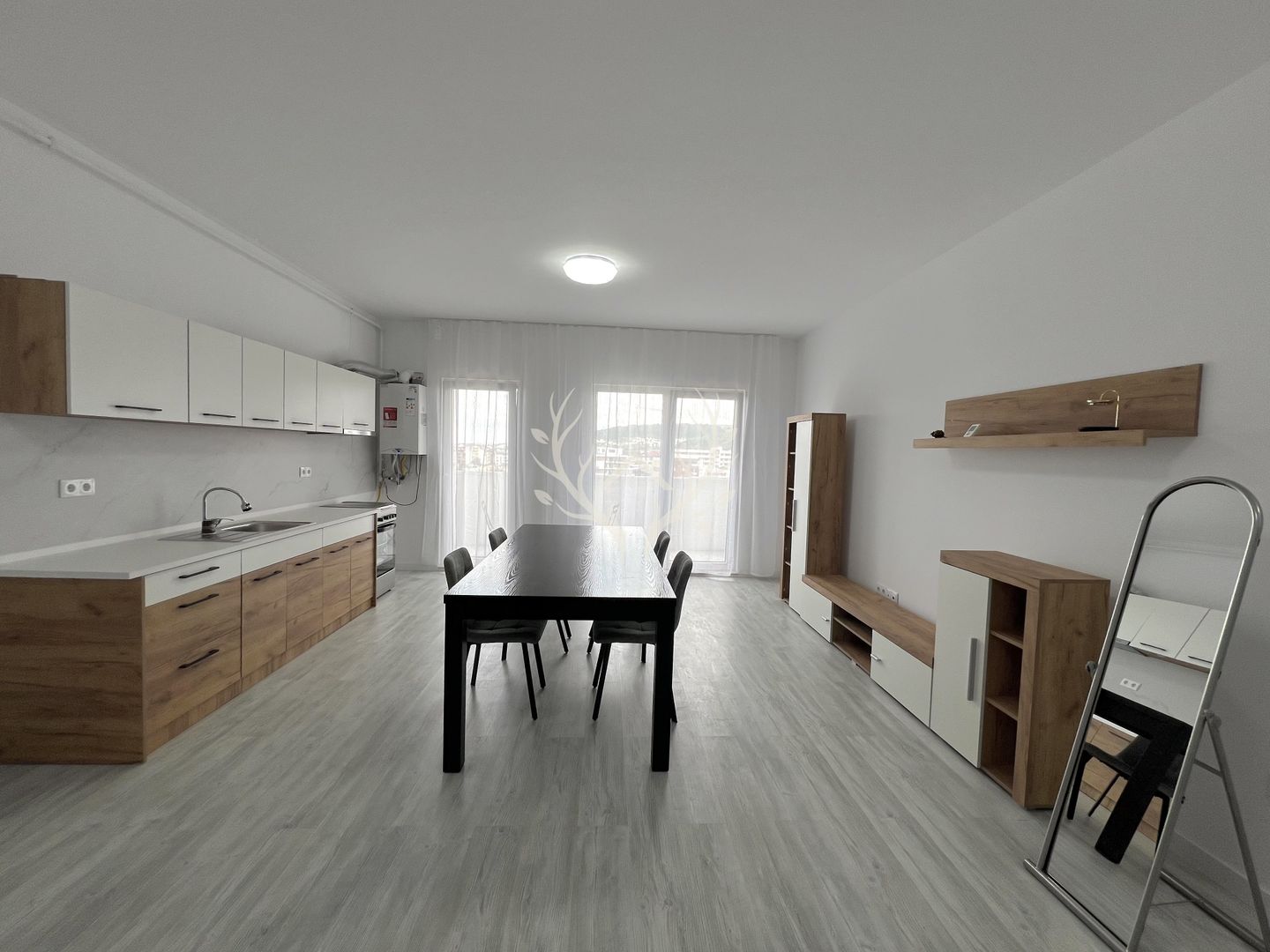 Apartament cu 2 camere, totul nou, parcare subterana – Str. E - Poză 1