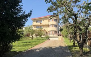Casă de vânzare, 400 mp, pe malul Lacului Ezăreni, Iași - Poză 1
