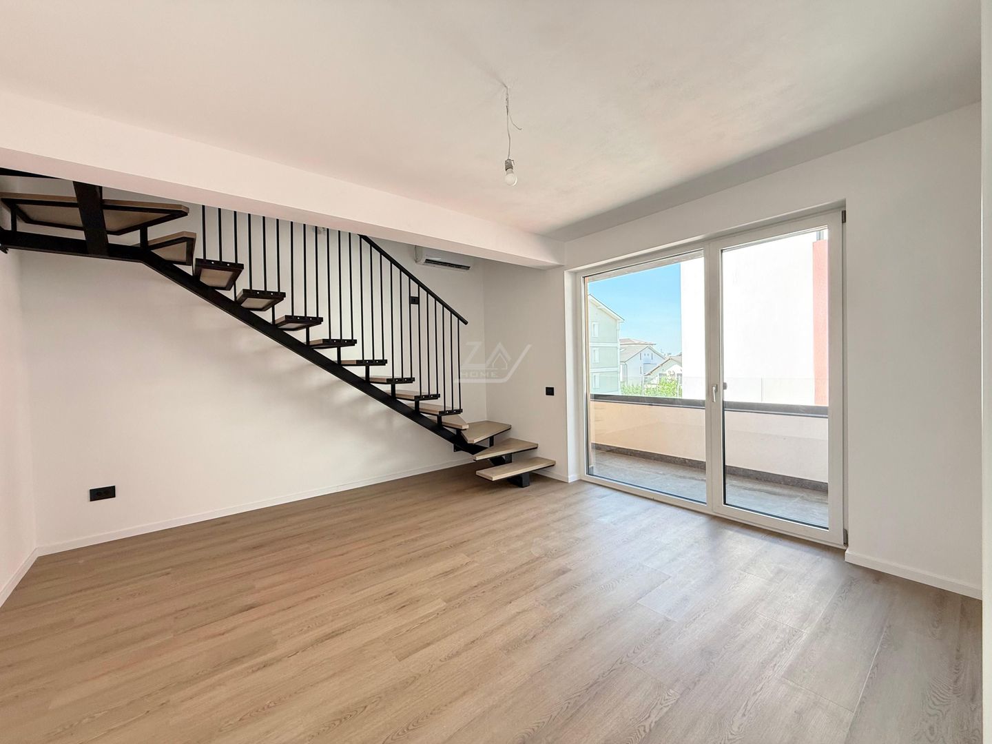 Ap pe 2 niveluri. Bucatarie inchisa, 2 bai. 2 locuri de parcare. - Poză 1