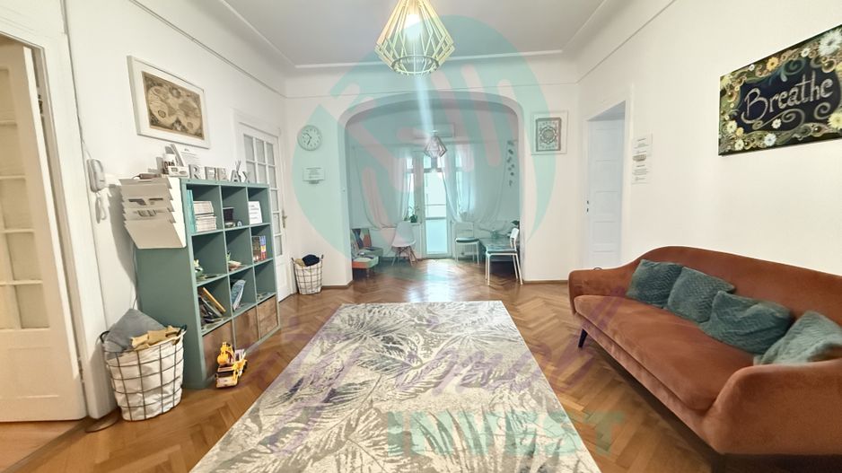 Spatiu, lumina si eleganta intr-un apartment interbelic - Poză 2