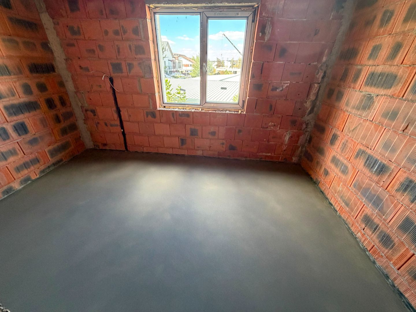 CASA TRIPLEX, TOATE UTILITATILE, INCALZIRE PARDOSEALA, COMISION 0% - Poză 3