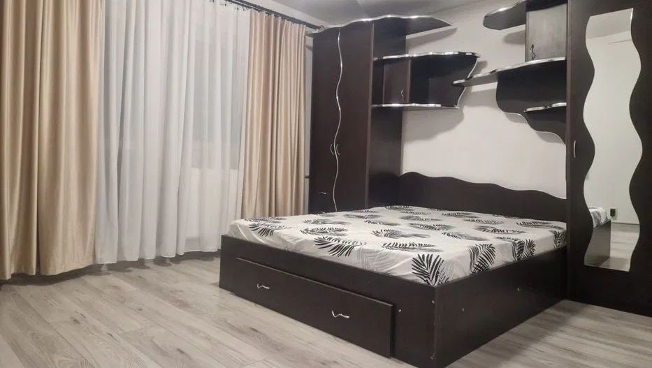 Apartament 3 camere de inchiriat - Poză 1