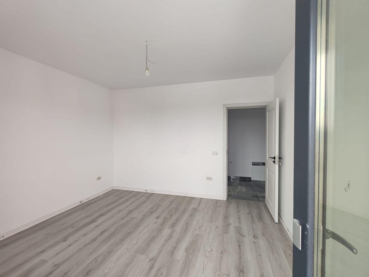 INTABULAT! Apartament 1 camera, 38mp, 64000 euro-Hlincea- Poitiers - Poză 2