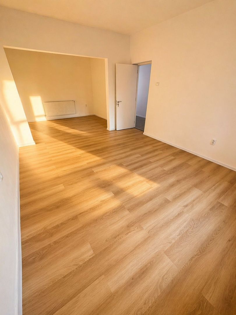 Casa compet renvoata Piata Mihai Viteazau Ploiesti, curte - Poză 2