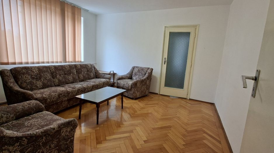Apartament cu 3 camere - Centru - Poză 3