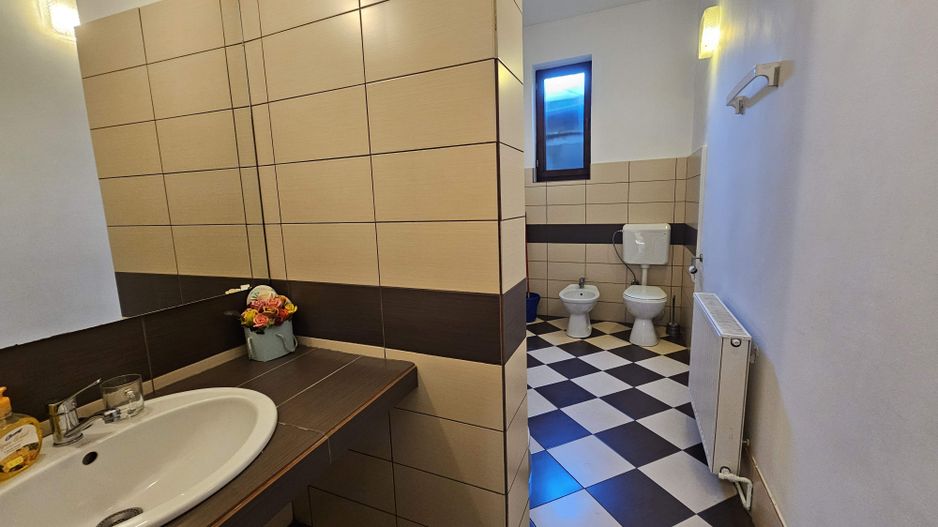 Str Lunga apartament pretabil birou/cabinet , parter stradal - Poză 6