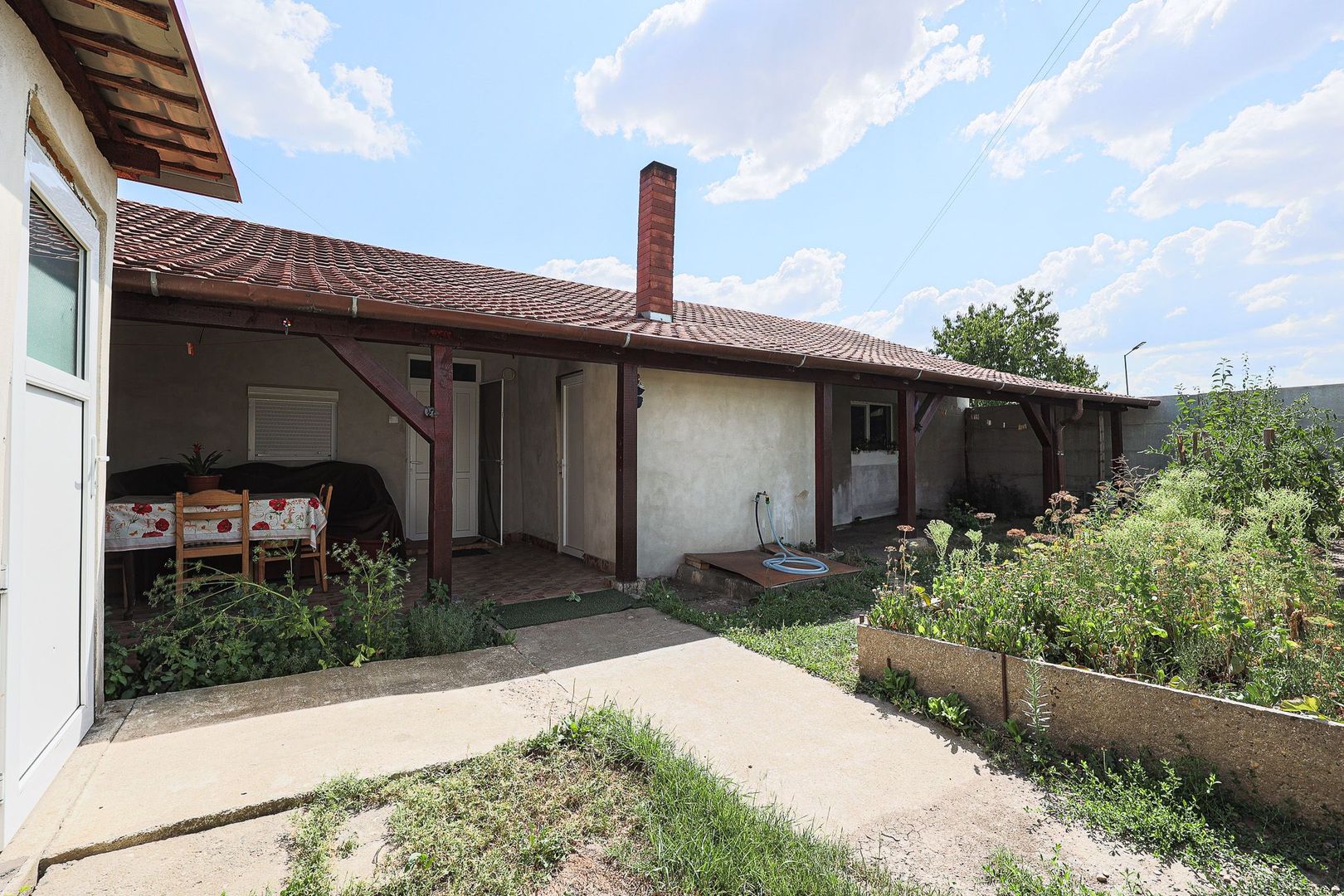 Rezervat Casă renovată cu 3 camere din cărămidă în Gradiste - Poză 2