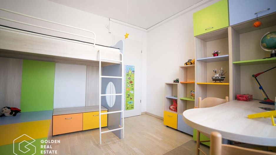 Apartament superb, ultracentral, 3 camere, centrala proprie si 2 locuri parcare - Poză 7