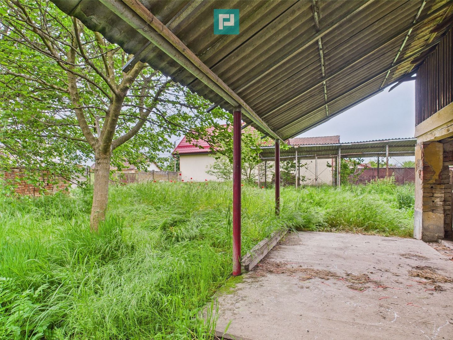 Casă de reabilitat pe teren generos- Comuna Variaș - Poză 23